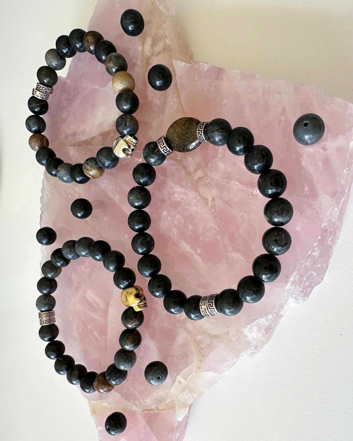 Collection de bracelets en pierres précieuses pour hommes