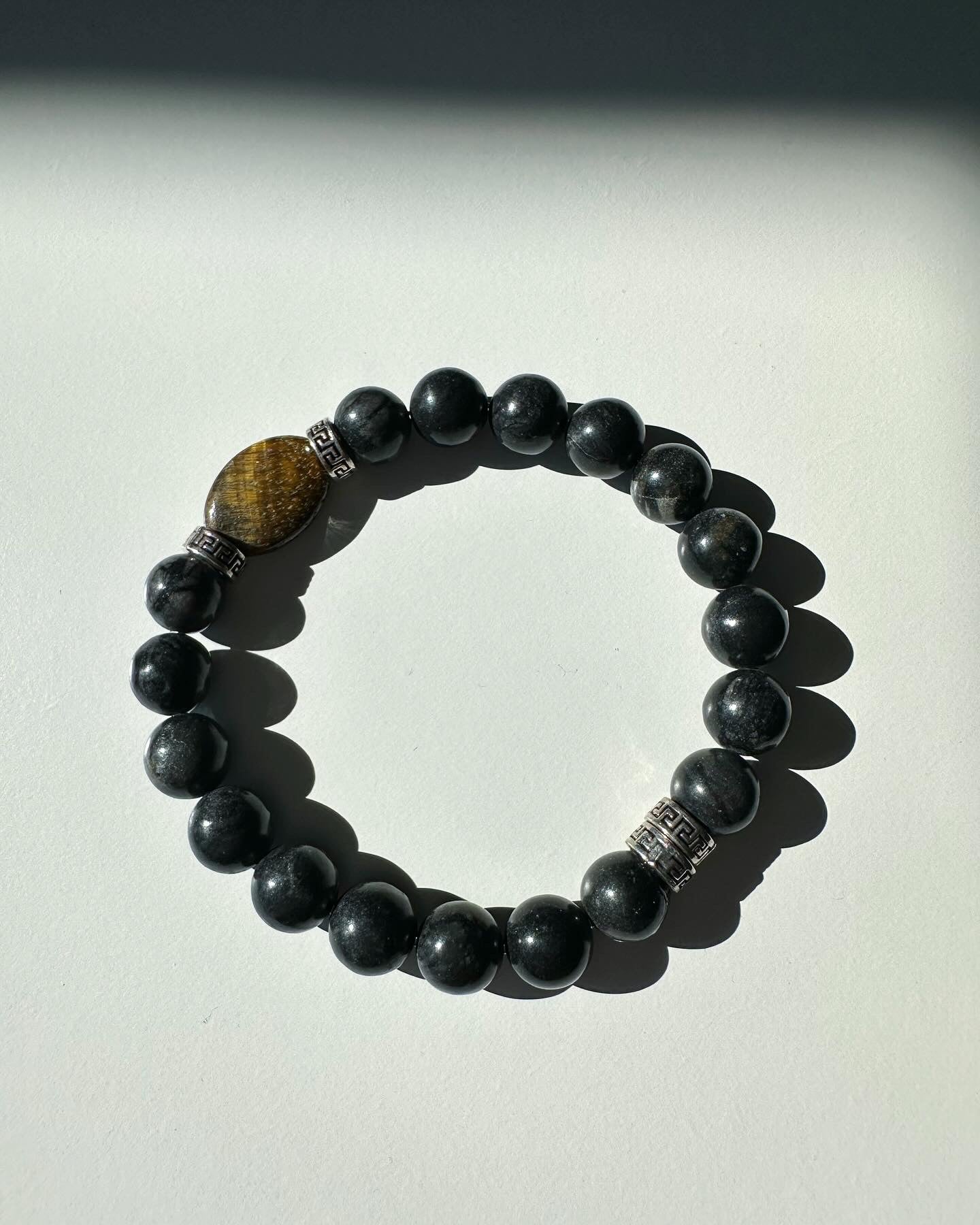 Collection de bracelets en pierres précieuses pour hommes