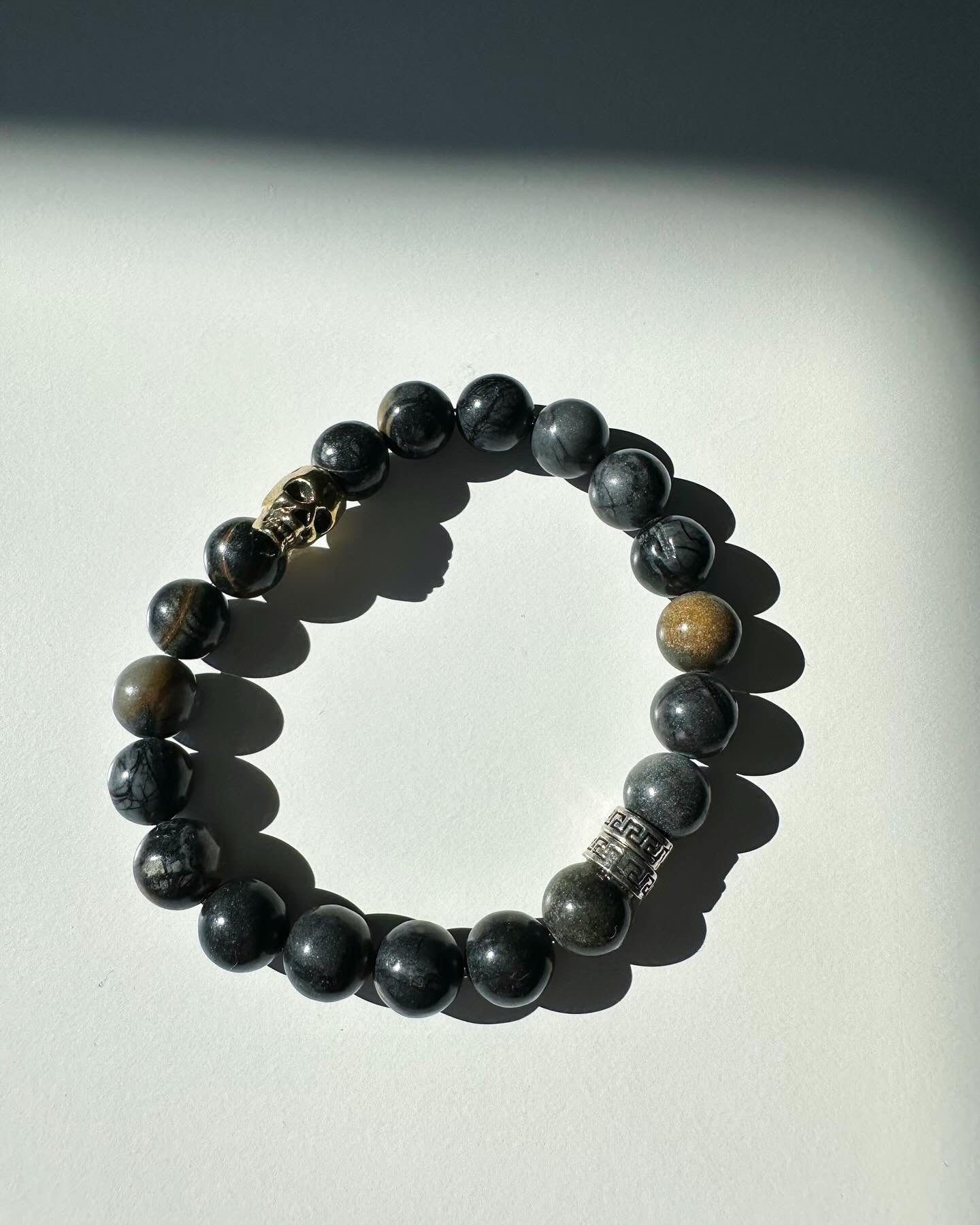 Collection de bracelets en pierres précieuses pour hommes