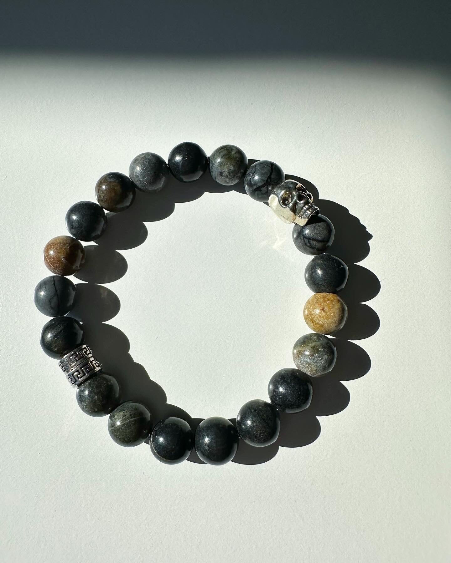 Collection de bracelets en pierres précieuses pour hommes