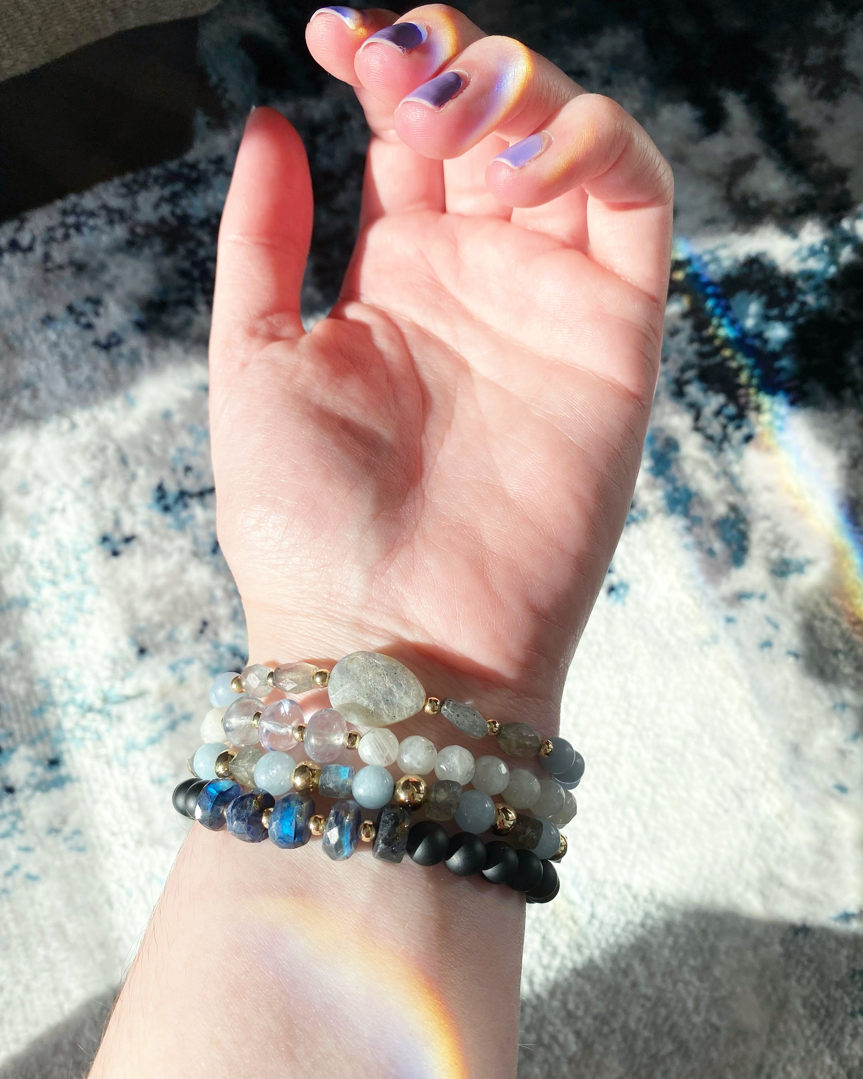 Sydni - Bracelets en pierres précieuses de labradorite et de rubis