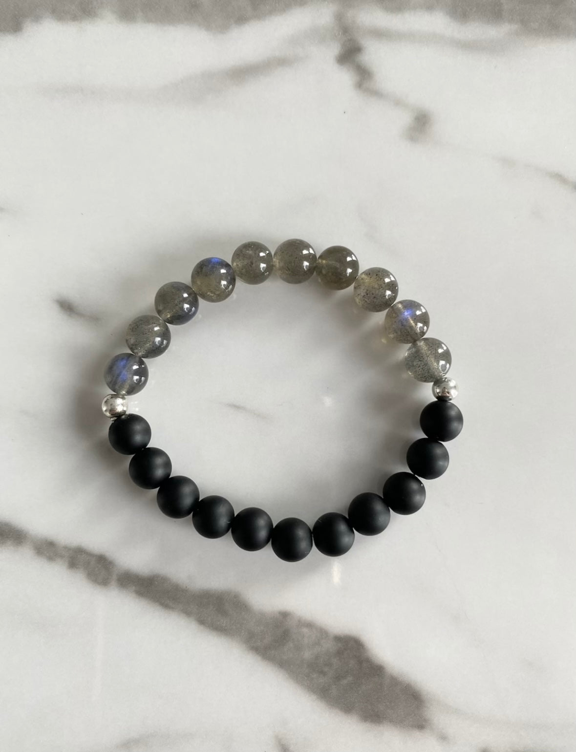 Collection de bracelets en pierres précieuses pour hommes