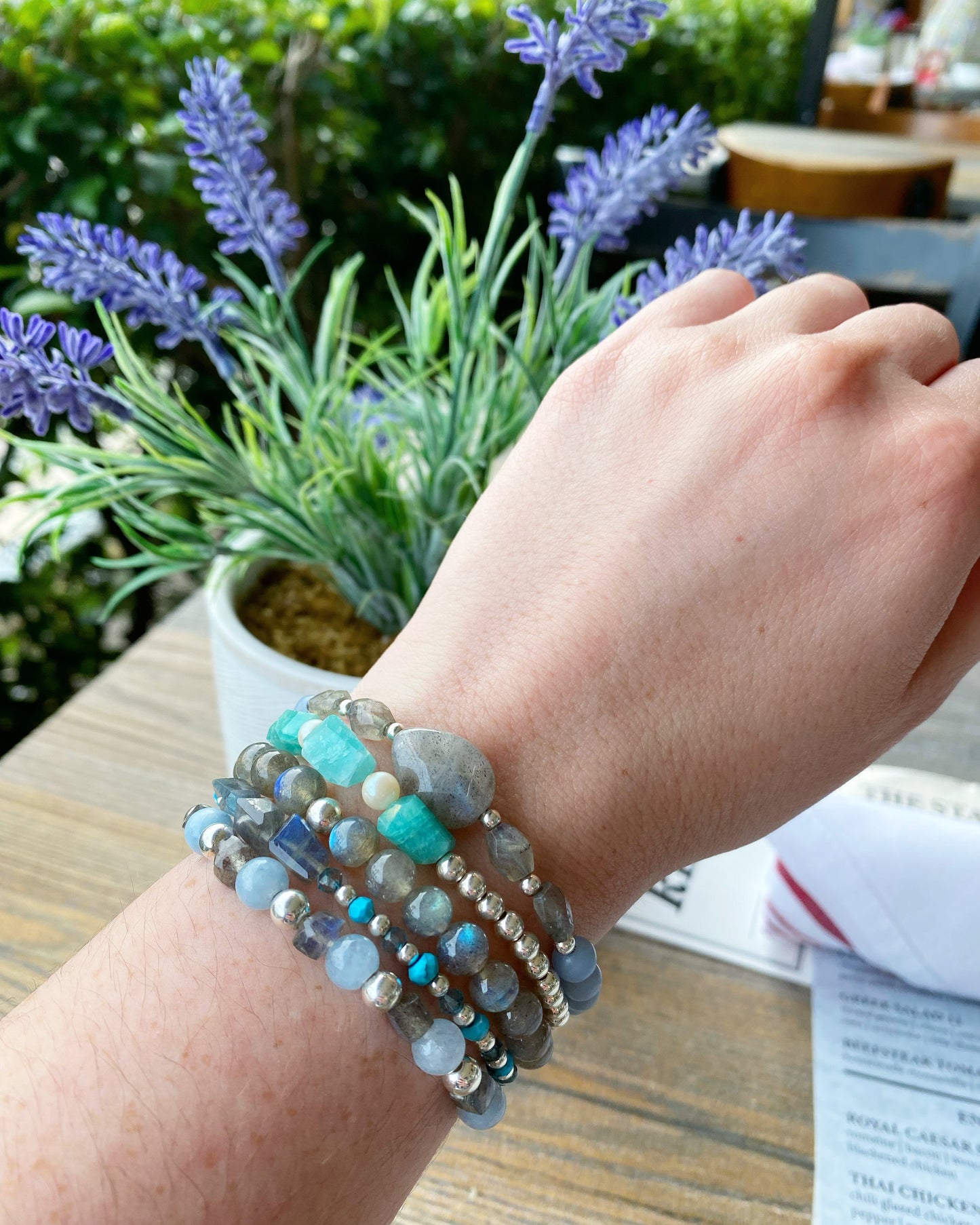 Sydni - Bracelets en pierres précieuses de labradorite et de rubis