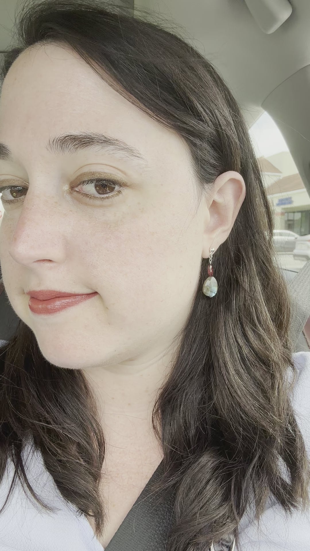 Magnolia - Boucles d'oreilles grenat et pierres précieuses labradorite