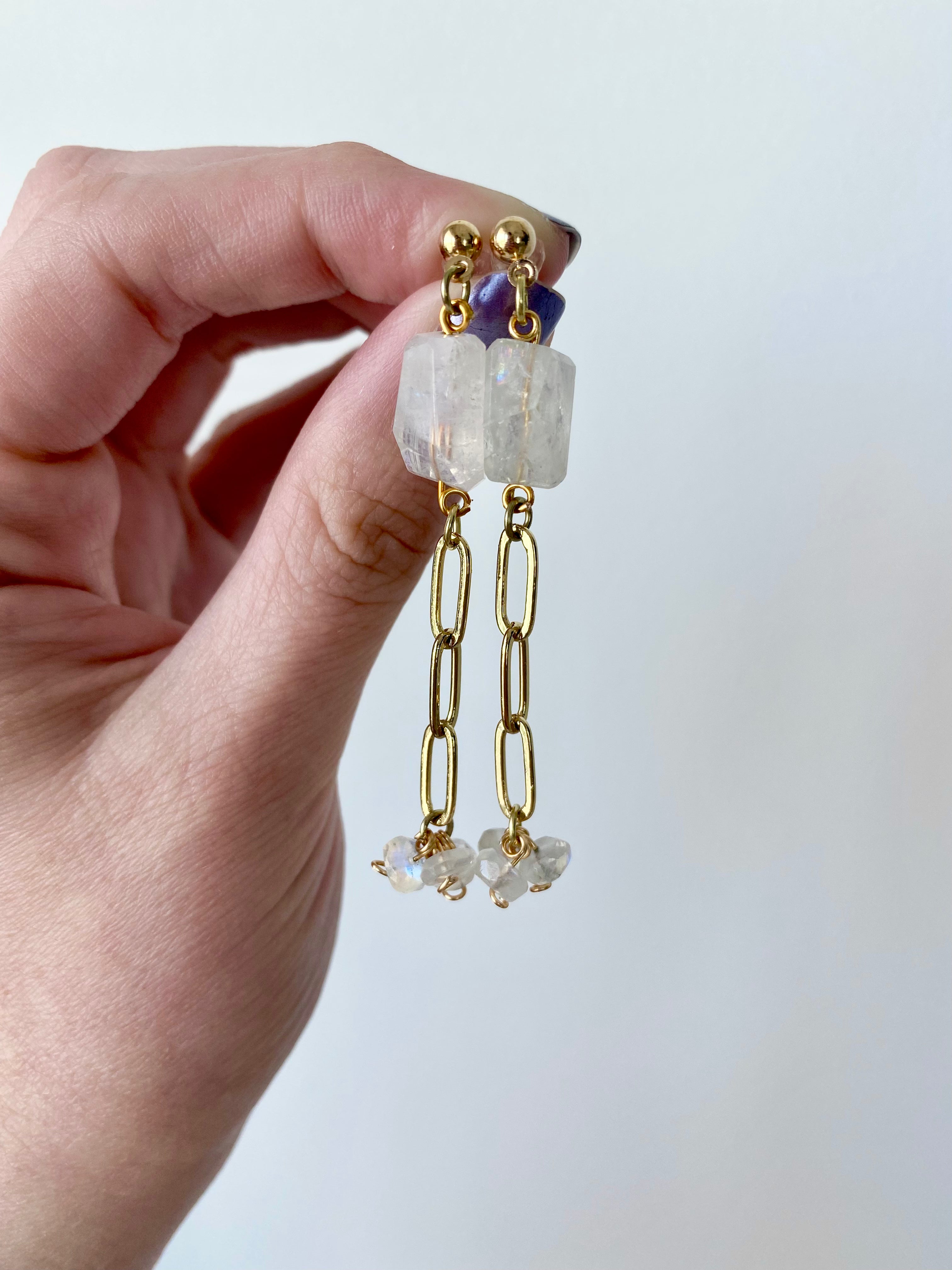Monroe - Boucles d'oreilles chaîne trombone pierres précieuses pierre de lune