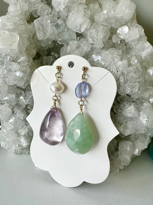 Cyane - Pendientes de piedras preciosas de fluorita, perla de agua dulce y perla gris