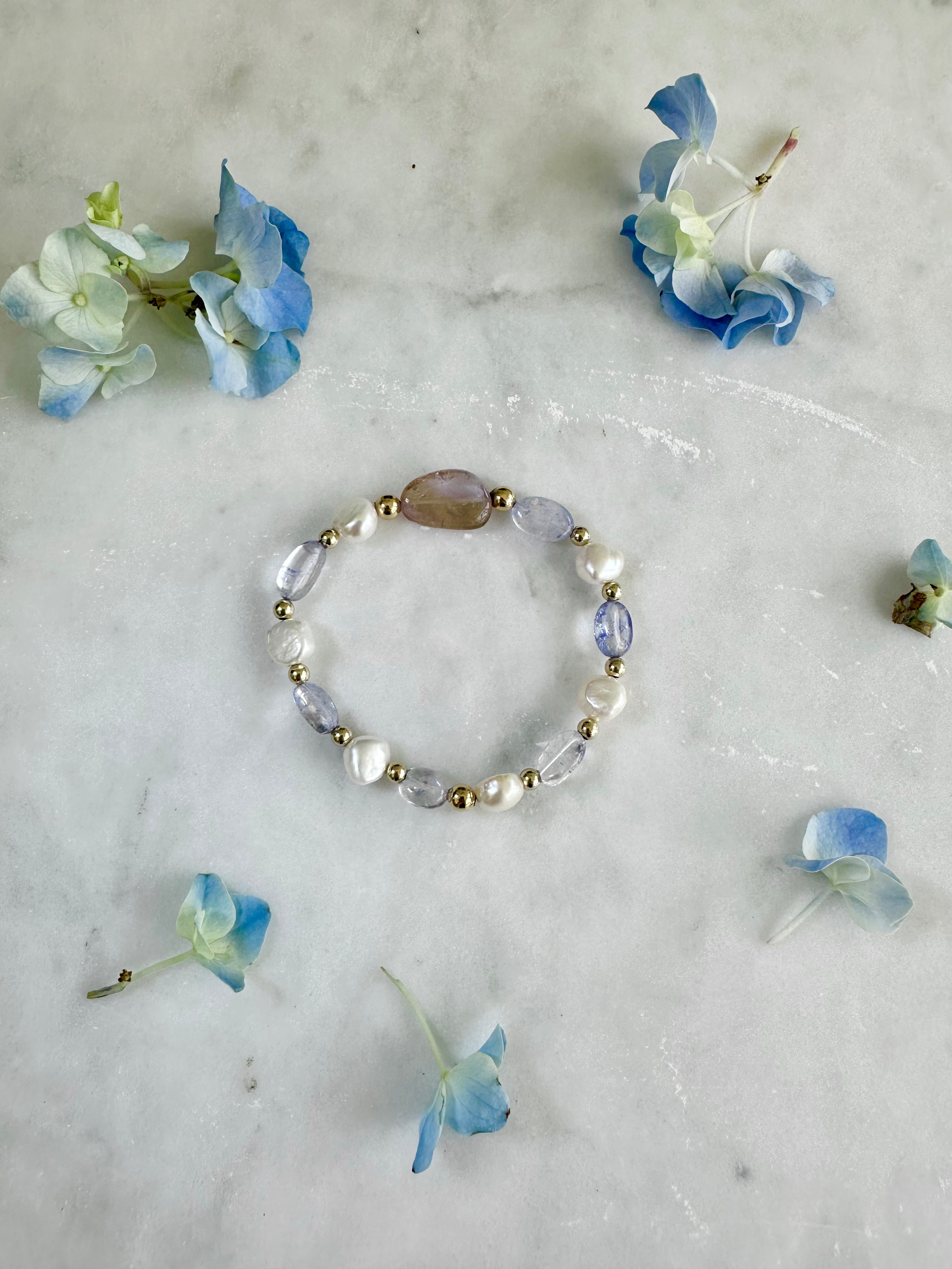 Aster - Bracelet en amétrine, perle d'eau douce et pierres précieuses de tanzanite