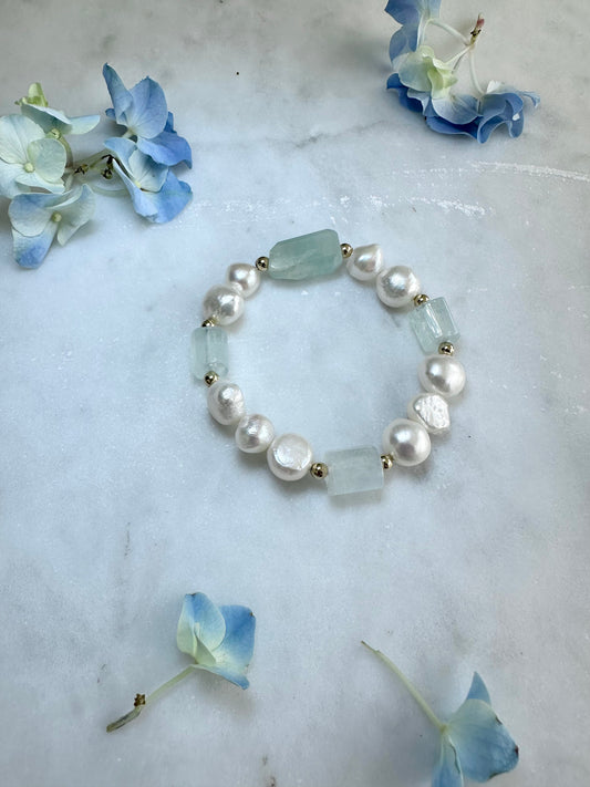 Jasmin - Bracelet en pierres précieuses d'aigue-marine et de perles d'eau douce