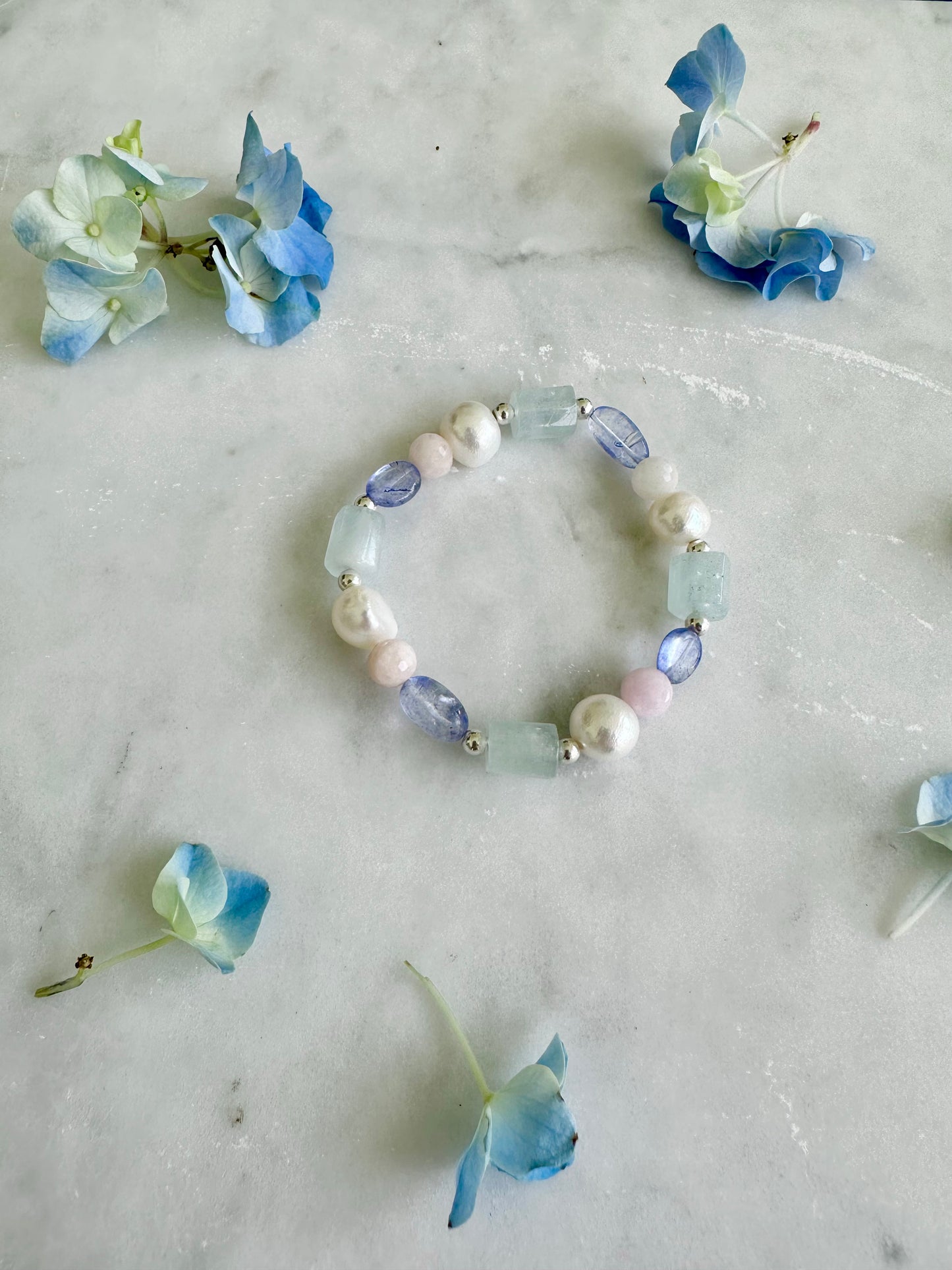 Calla - Bracelet de pierres précieuses aigue-marine, perle d'eau douce, morganite, tanzanite