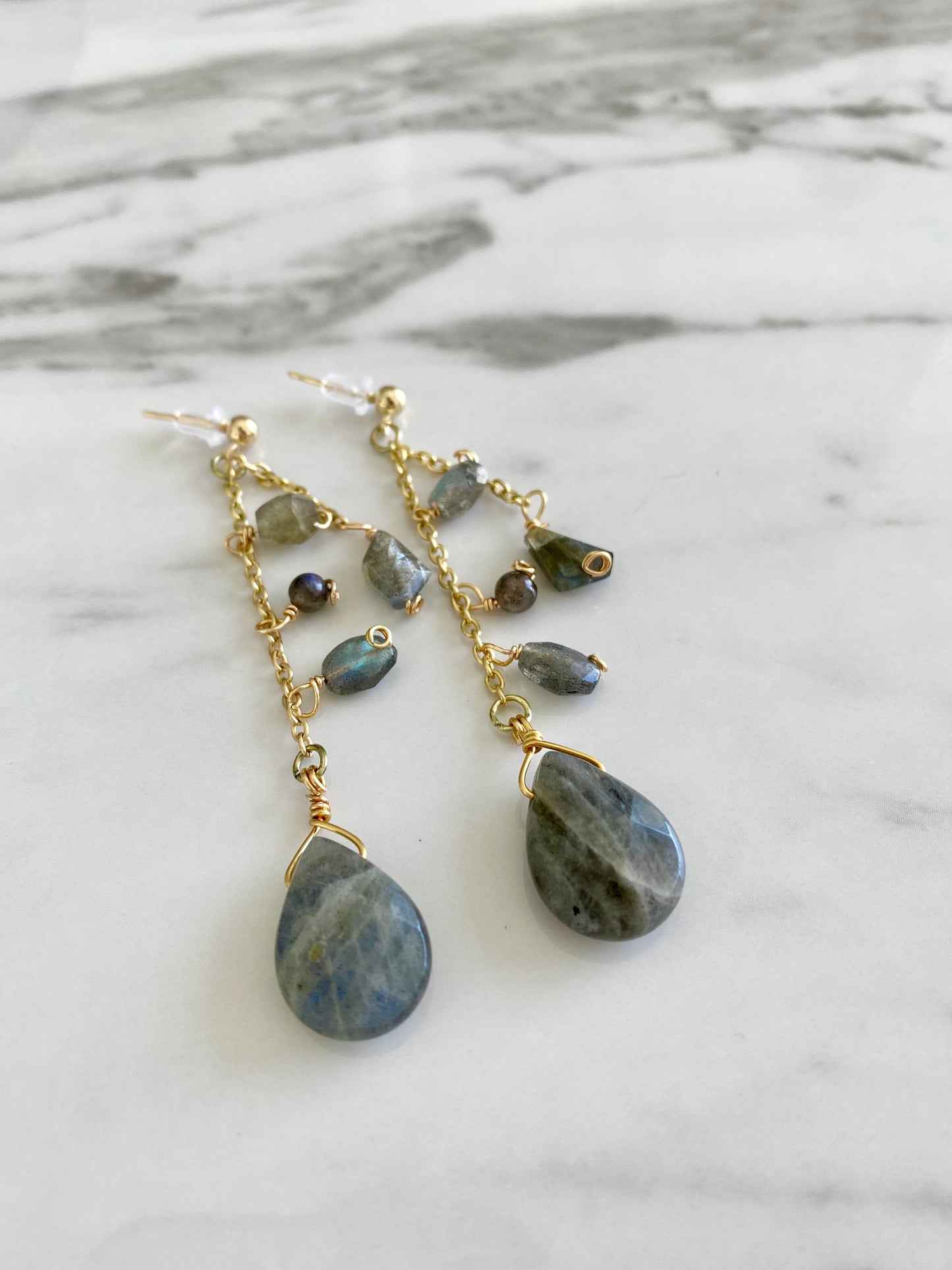 Devin - Boucles d'oreilles en pierres précieuses de labradorite