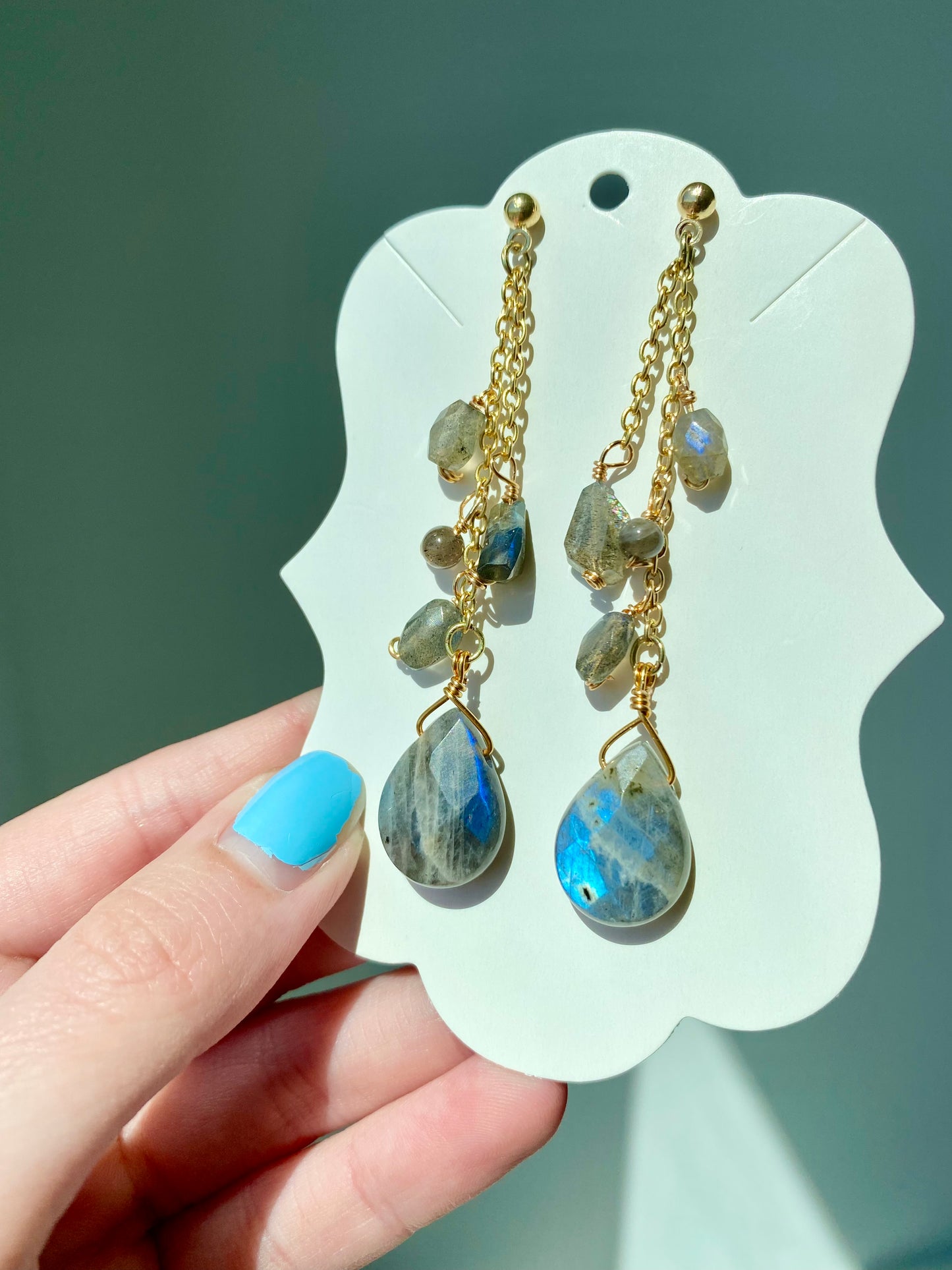 Devin - Boucles d'oreilles en pierres précieuses de labradorite