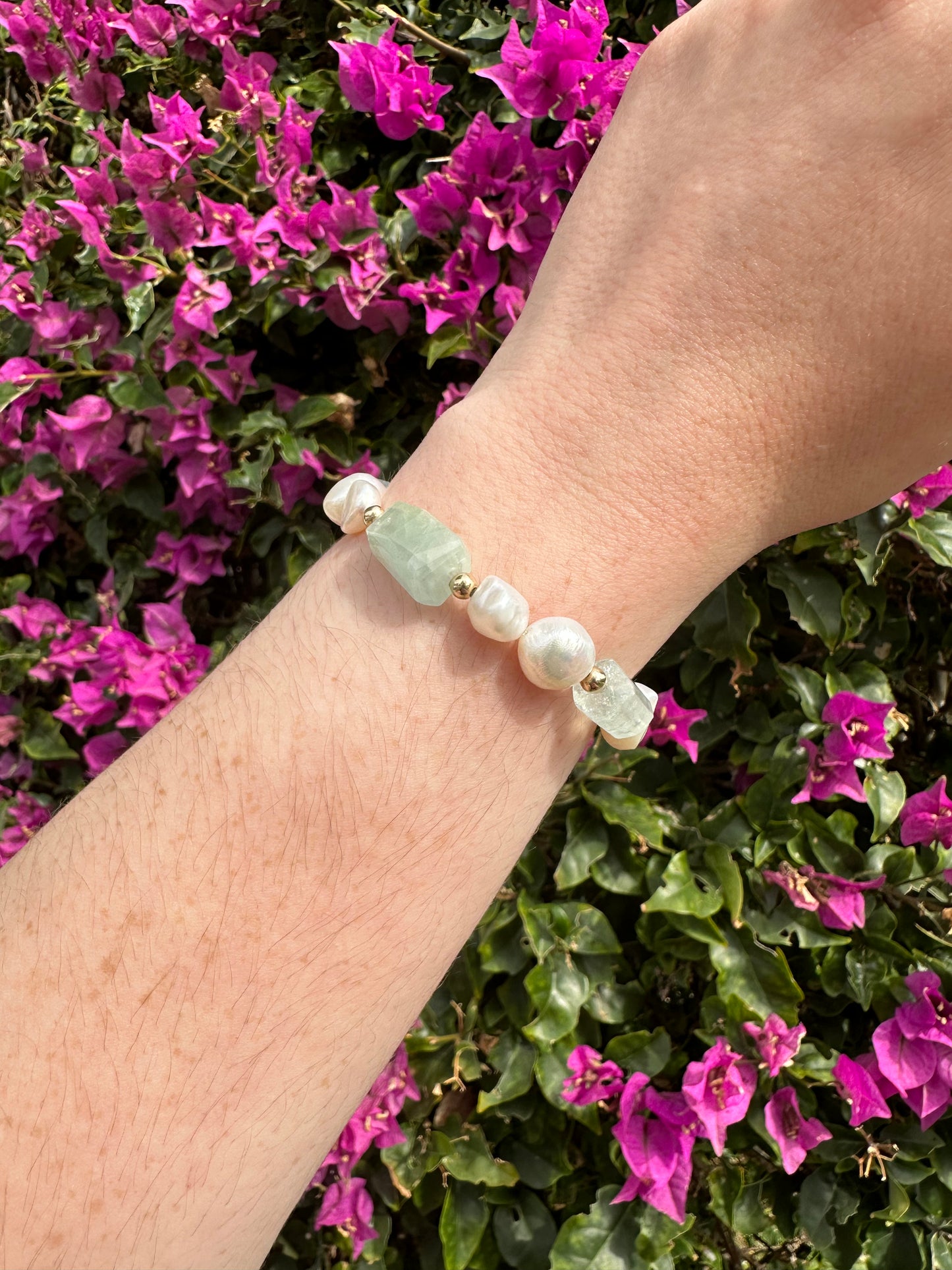 Jasmin - Bracelet en pierres précieuses d'aigue-marine et de perles d'eau douce